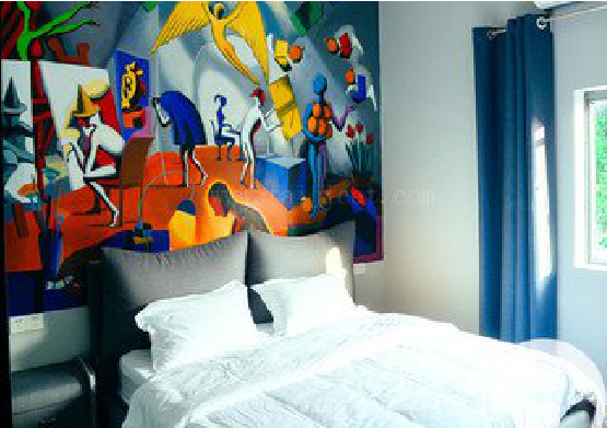 泸西对于酒店的墙体彩绘而言更注重哪些方面？